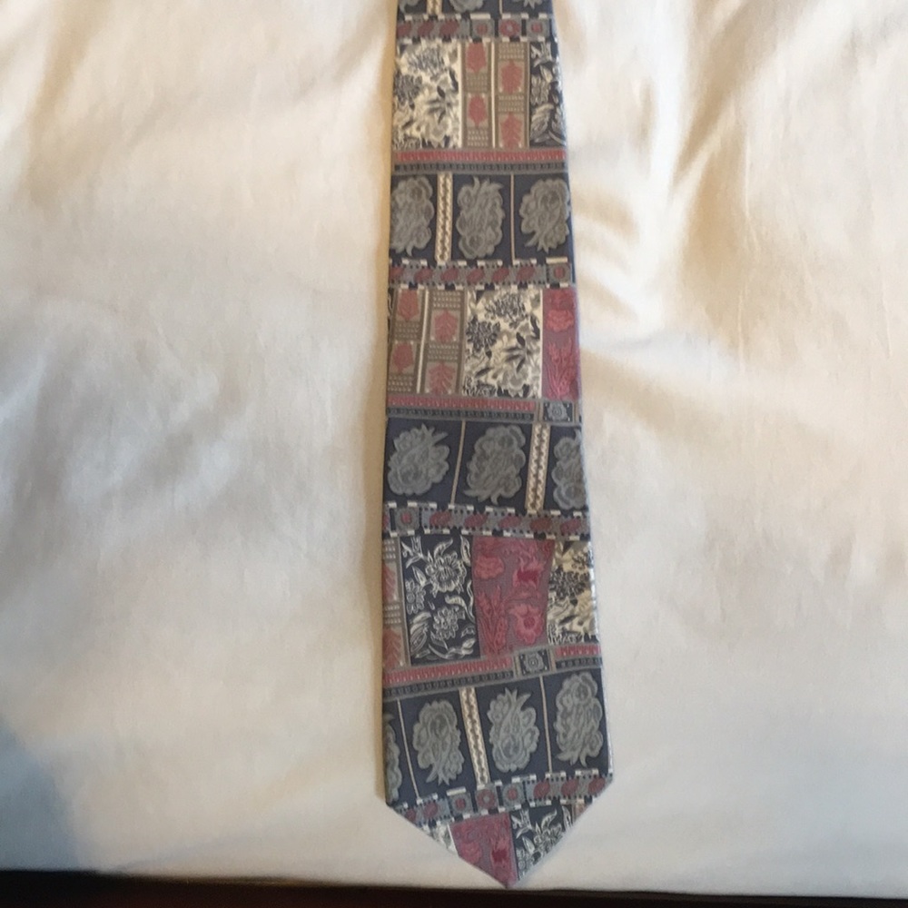 Surrey men’s tie